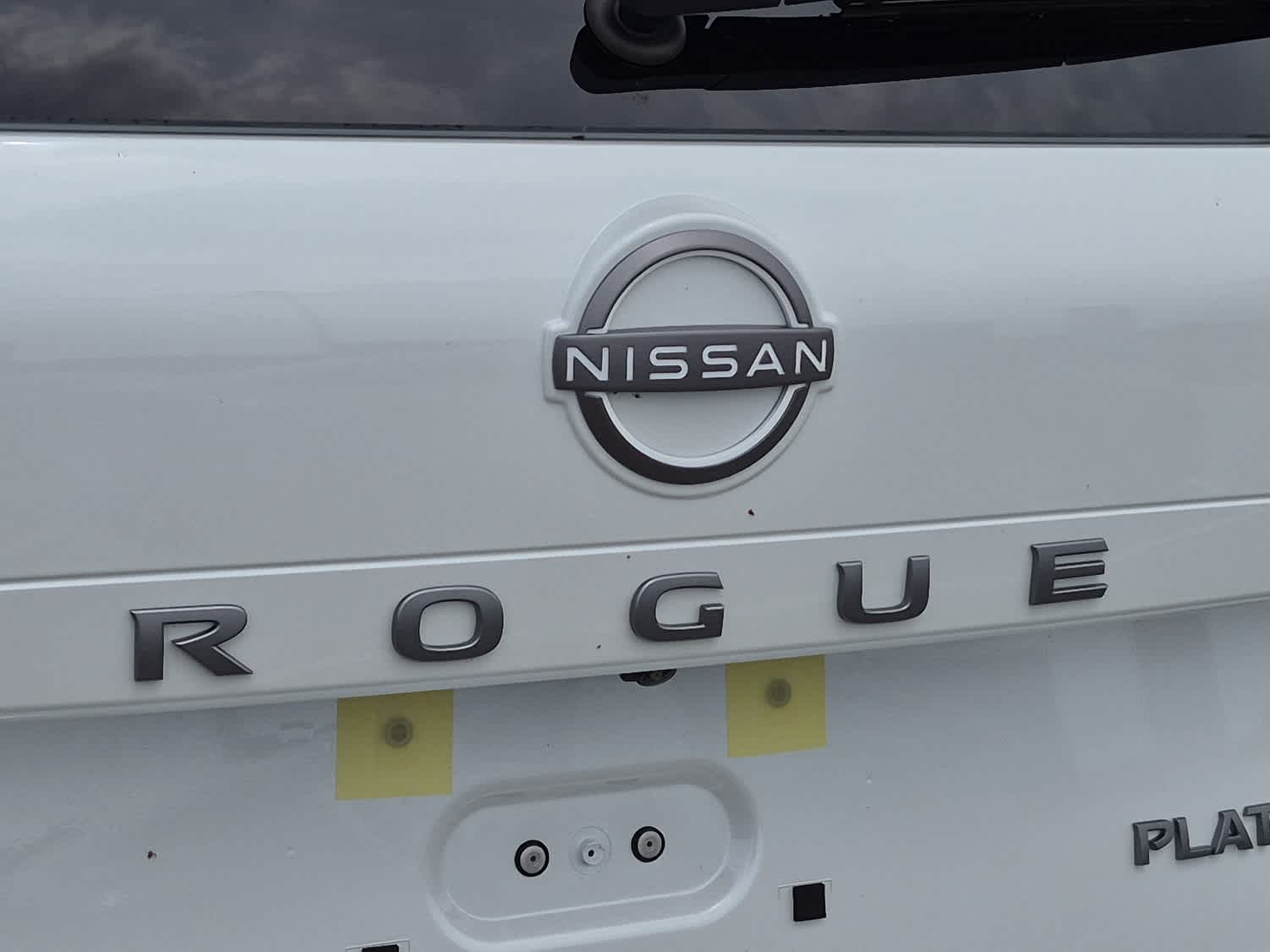 2026 Nissan Rogue Platinum - Everest White Pearl/Super Black exterior view 20