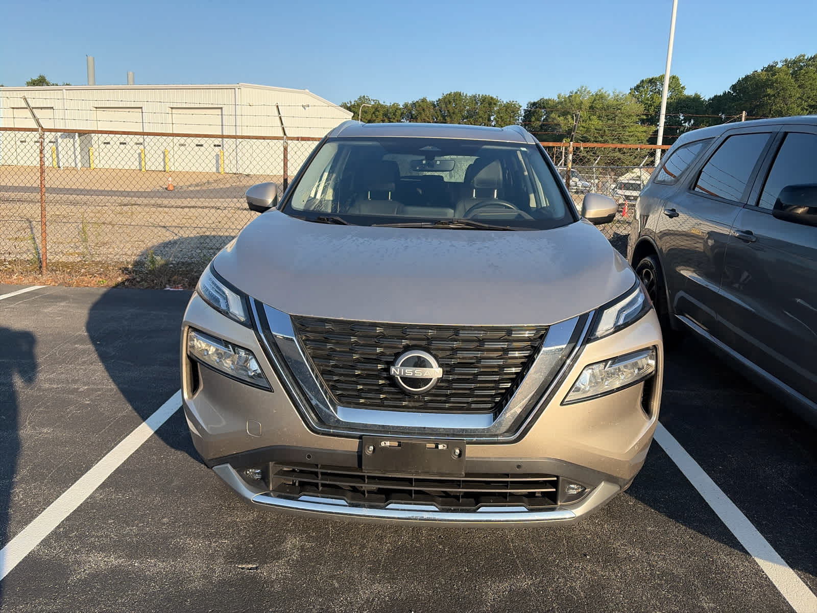 2022 Nissan Rogue Platinum - Champagne Silver Metallic exterior view 2