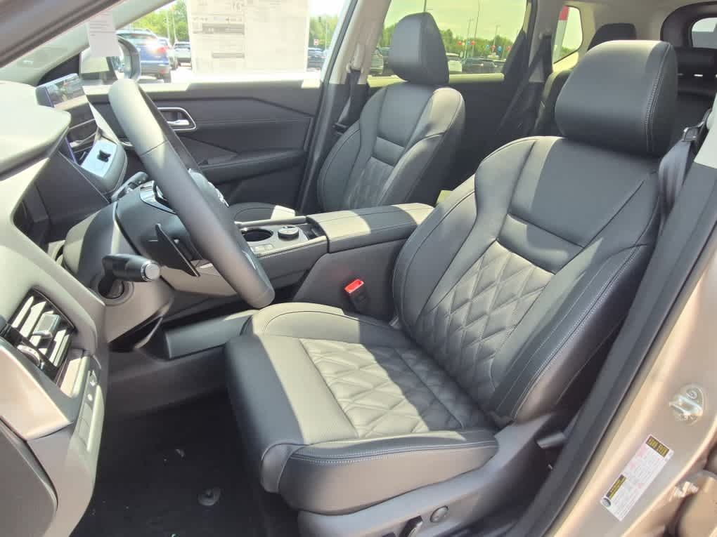 2026 Nissan Rogue Platinum - Champagne Silver Metallic exterior view 11