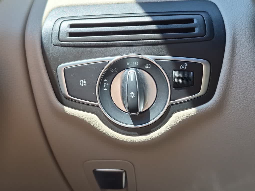 2022 Mercedes-Benz GLC 300 GLC 300 - Lunar Blue Metallic exterior view 17