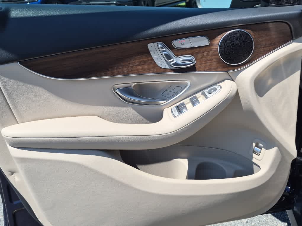 2022 Mercedes-Benz GLC 300 GLC 300 - Lunar Blue Metallic exterior view 9