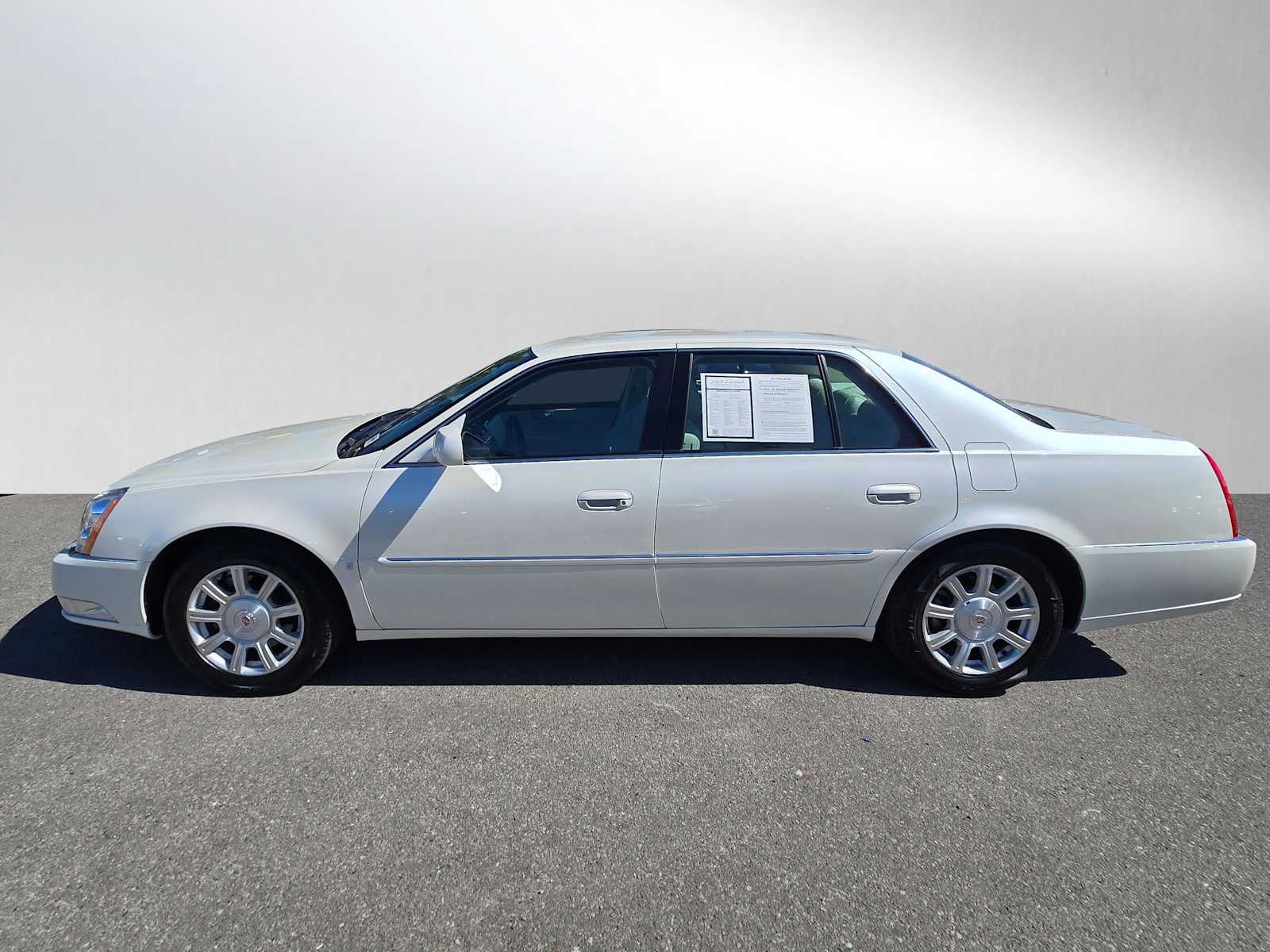 Used 2008 Cadillac DTS 1SA with VIN 1G6KD57Y98U208701 for sale in Kailua Kona, HI