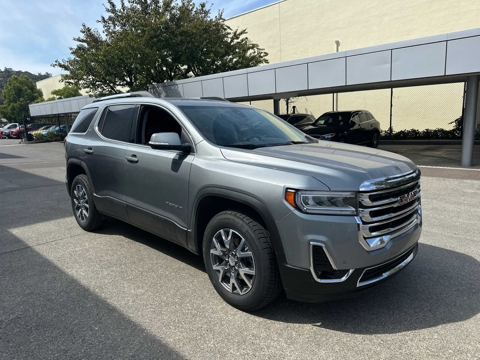 Used 2023 GMC Acadia SLT with VIN 1GKKNML40PZ156551 for sale in Kailua Kona, HI