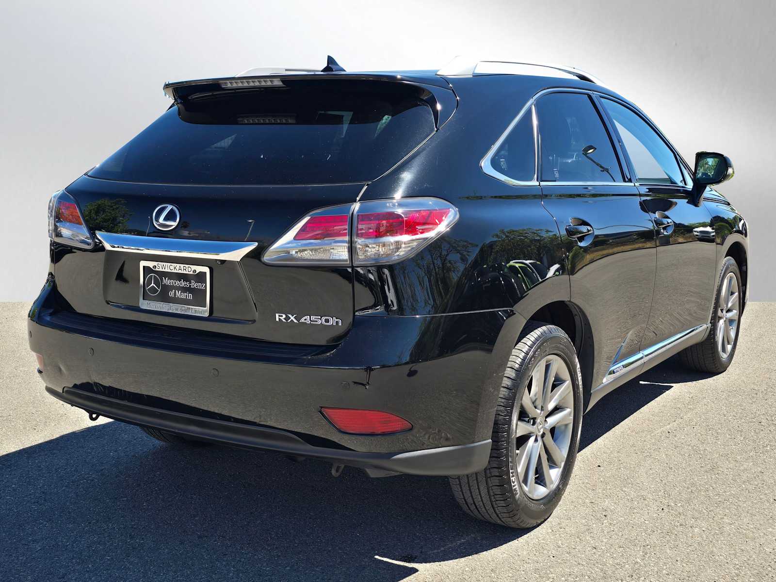 View vehicle photo 3