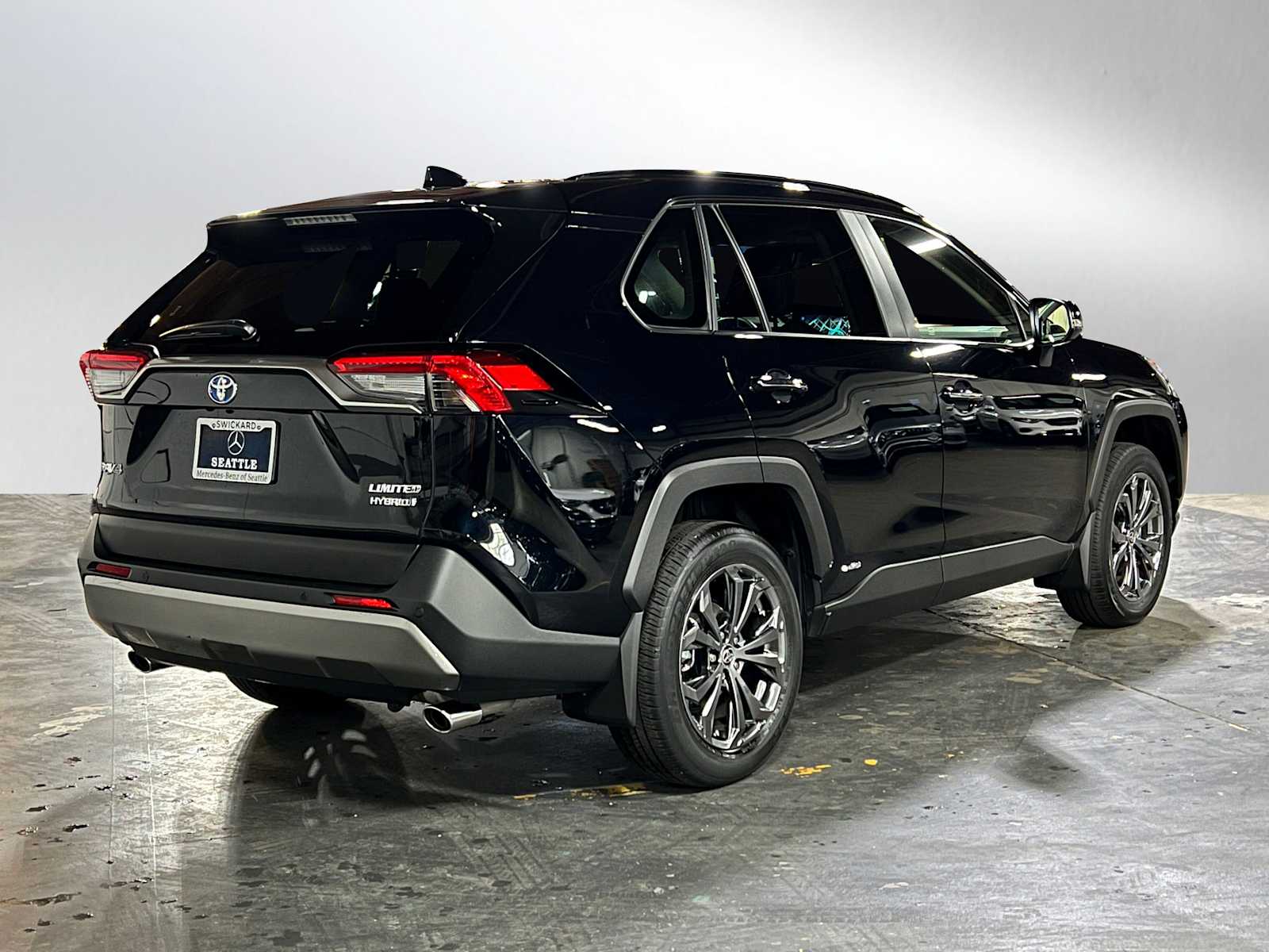 View vehicle photo 3