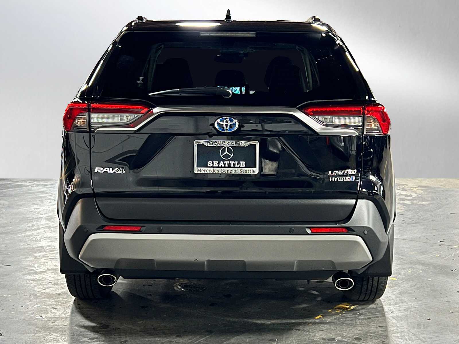 View vehicle photo 4