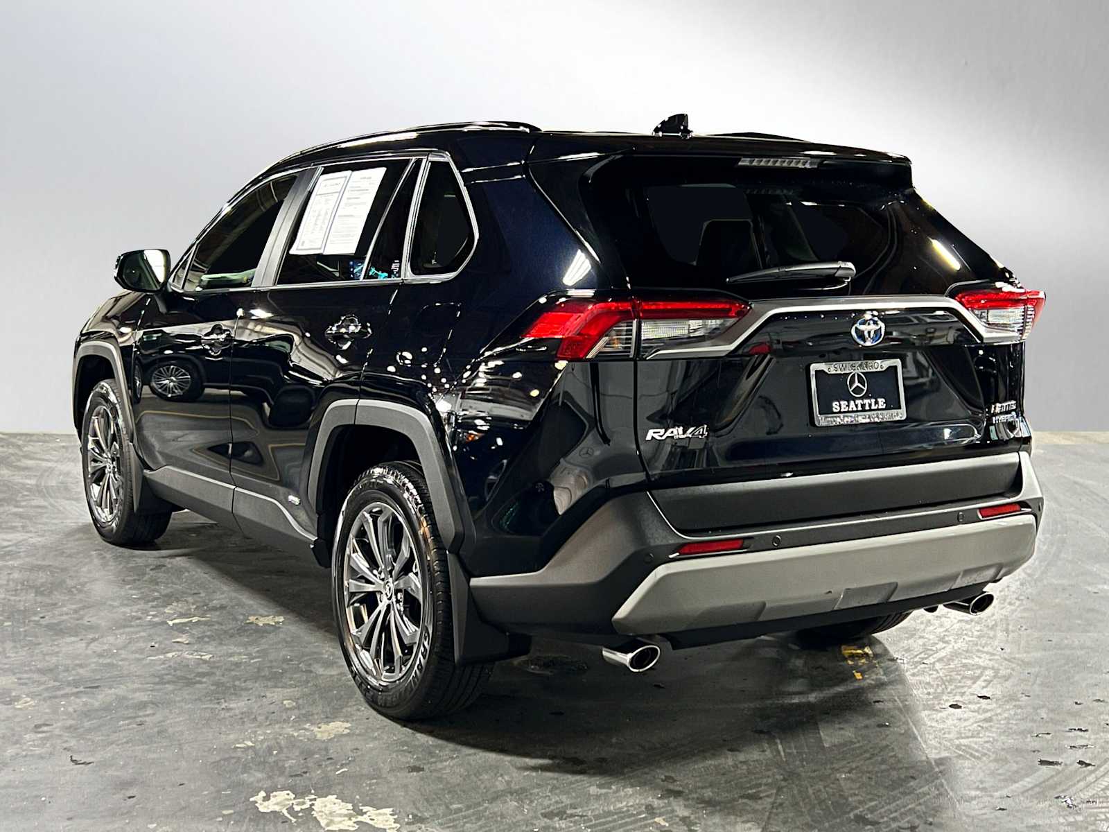 View vehicle photo 5