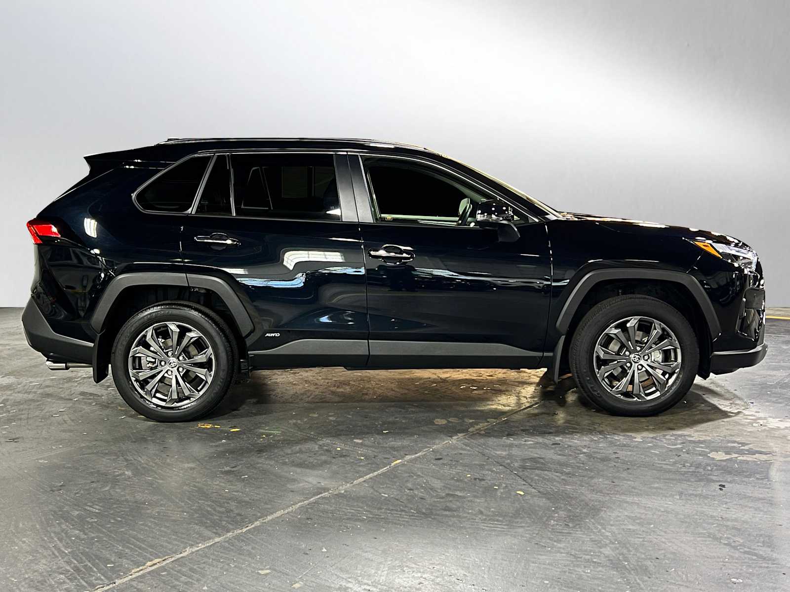 View vehicle photo 2