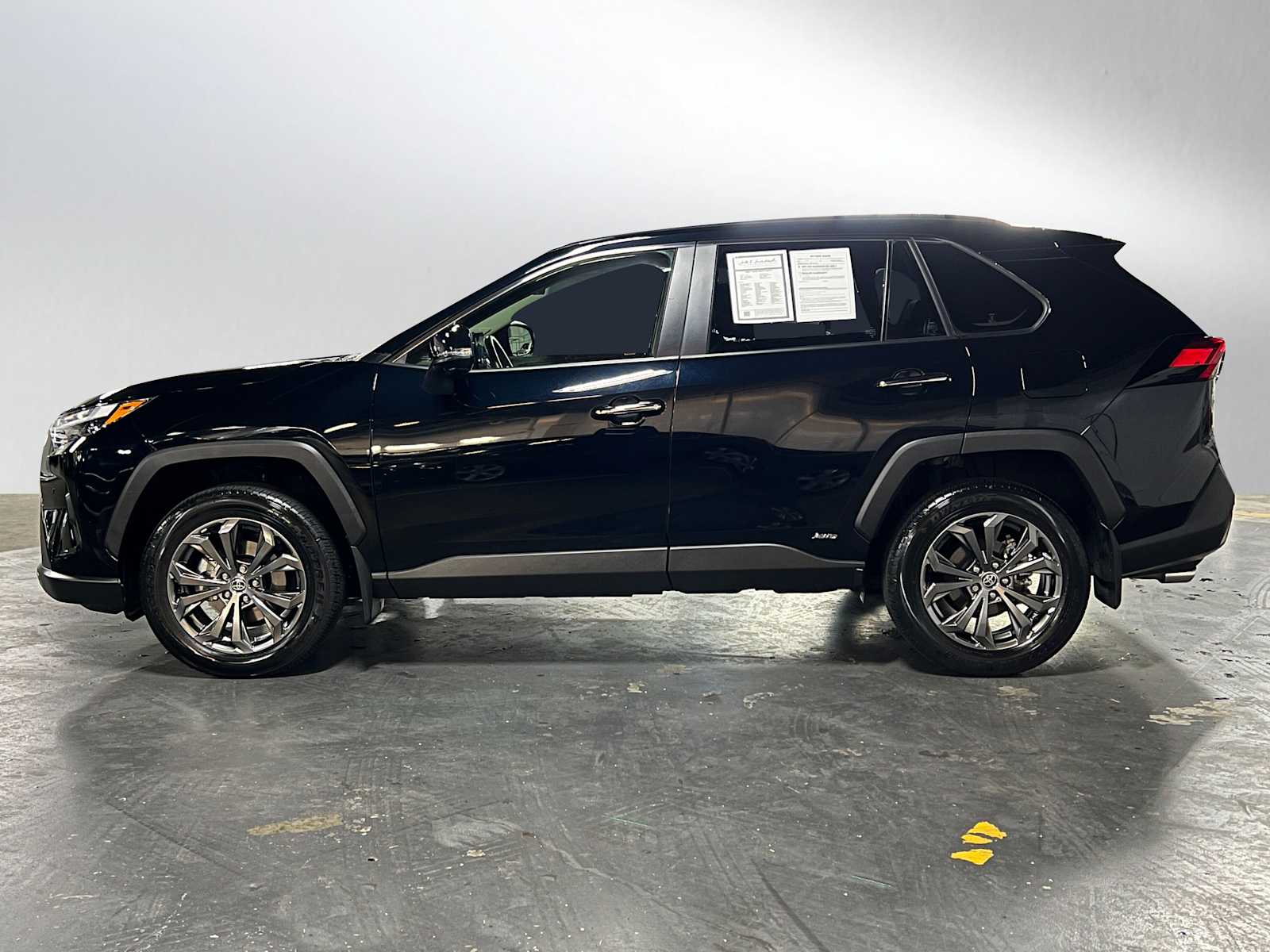 View vehicle photo 6