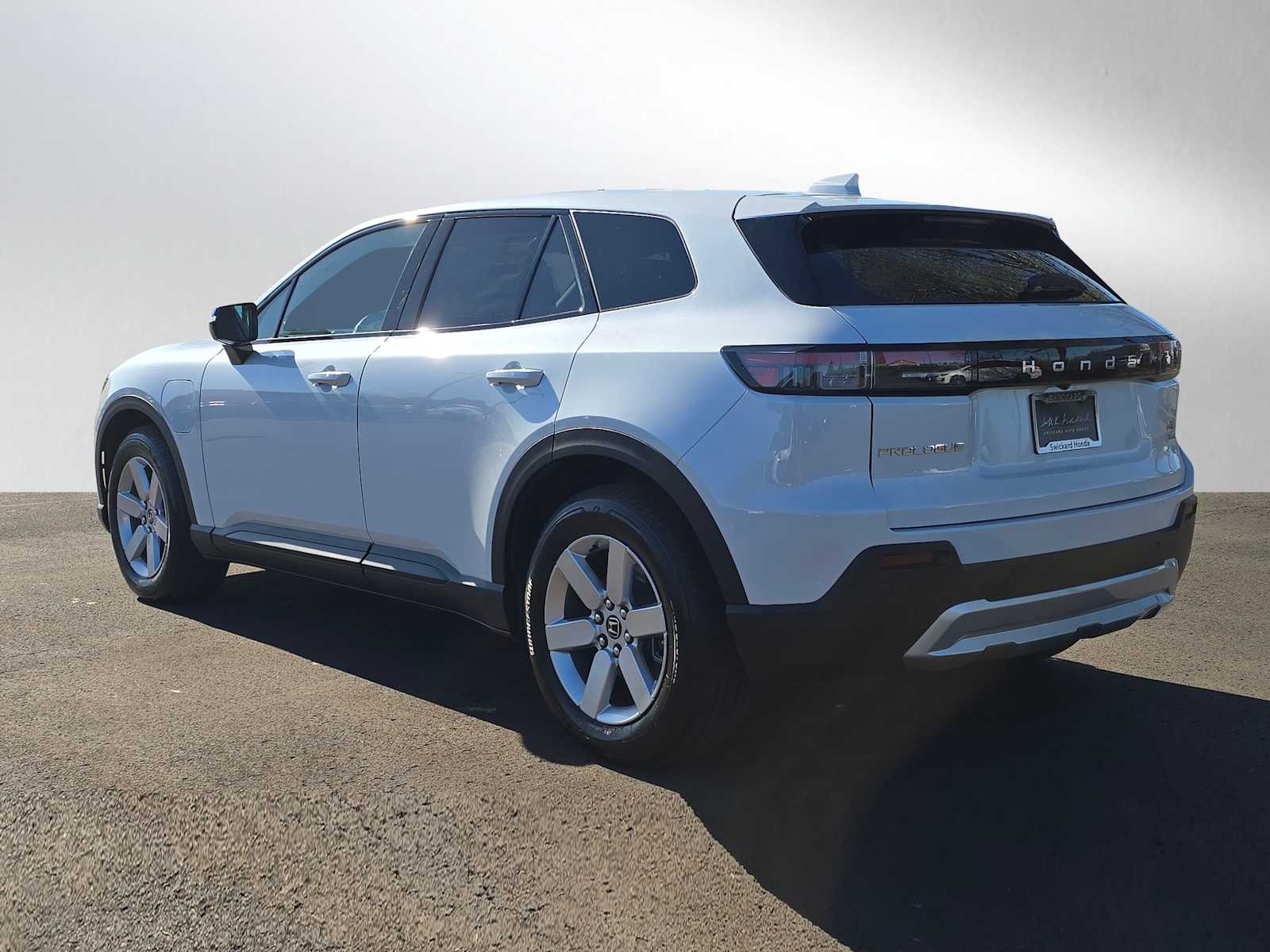 View vehicle photo 5