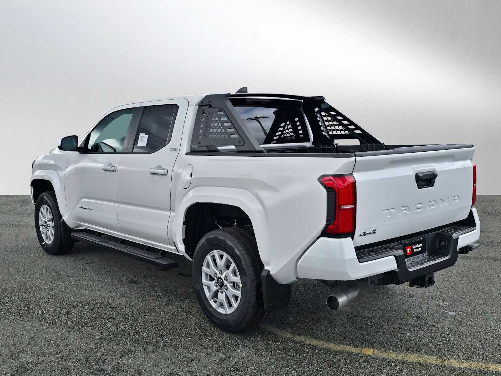 View vehicle photo 5