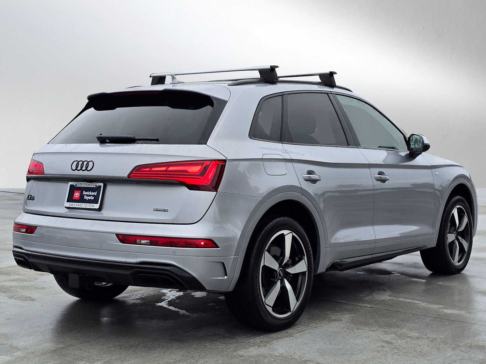 View vehicle photo 3