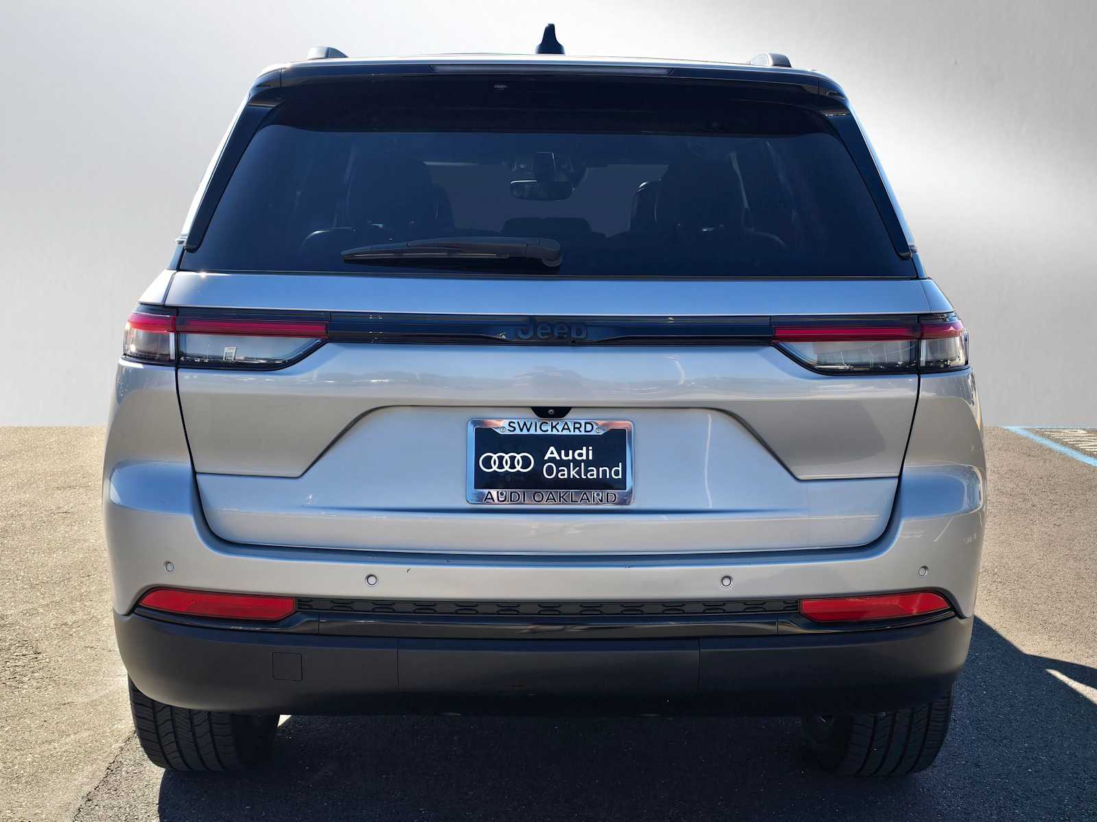 View vehicle photo 4