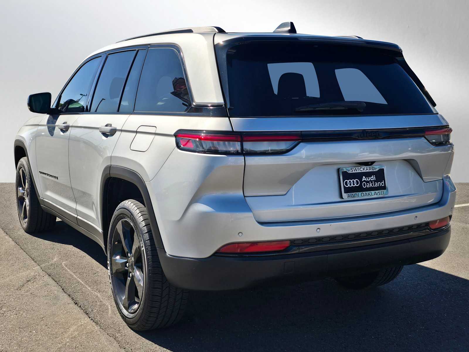 View vehicle photo 5