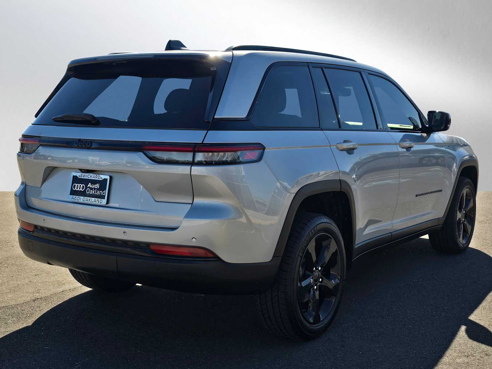 View vehicle photo 3