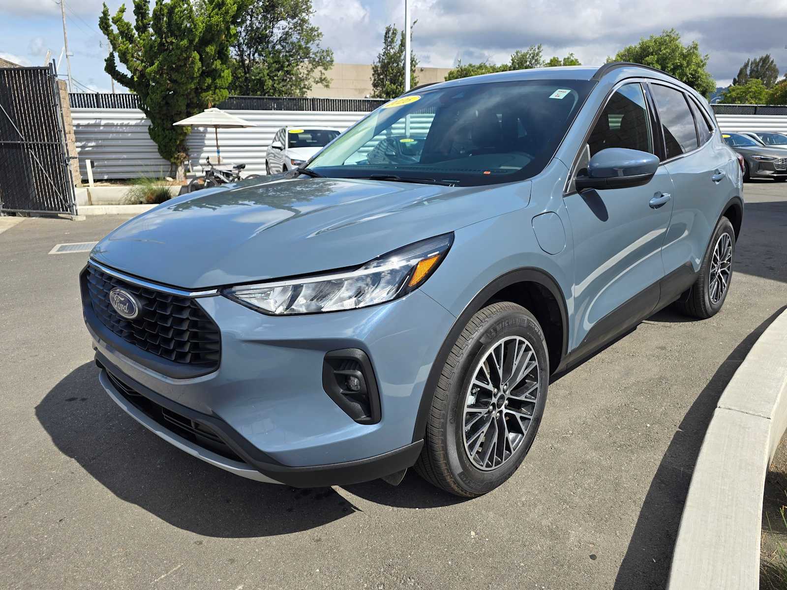 View vehicle photo 7