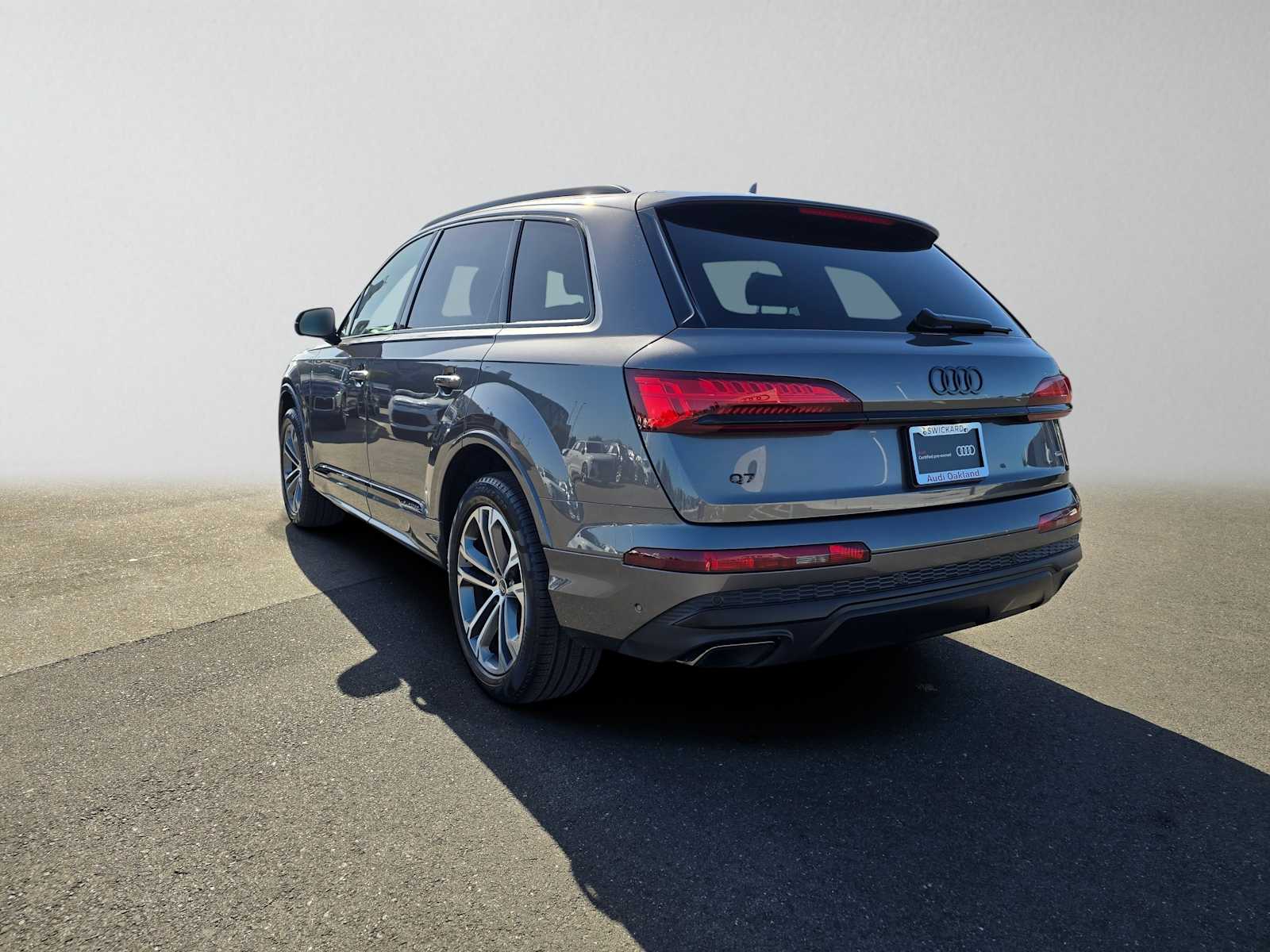 View vehicle photo 5