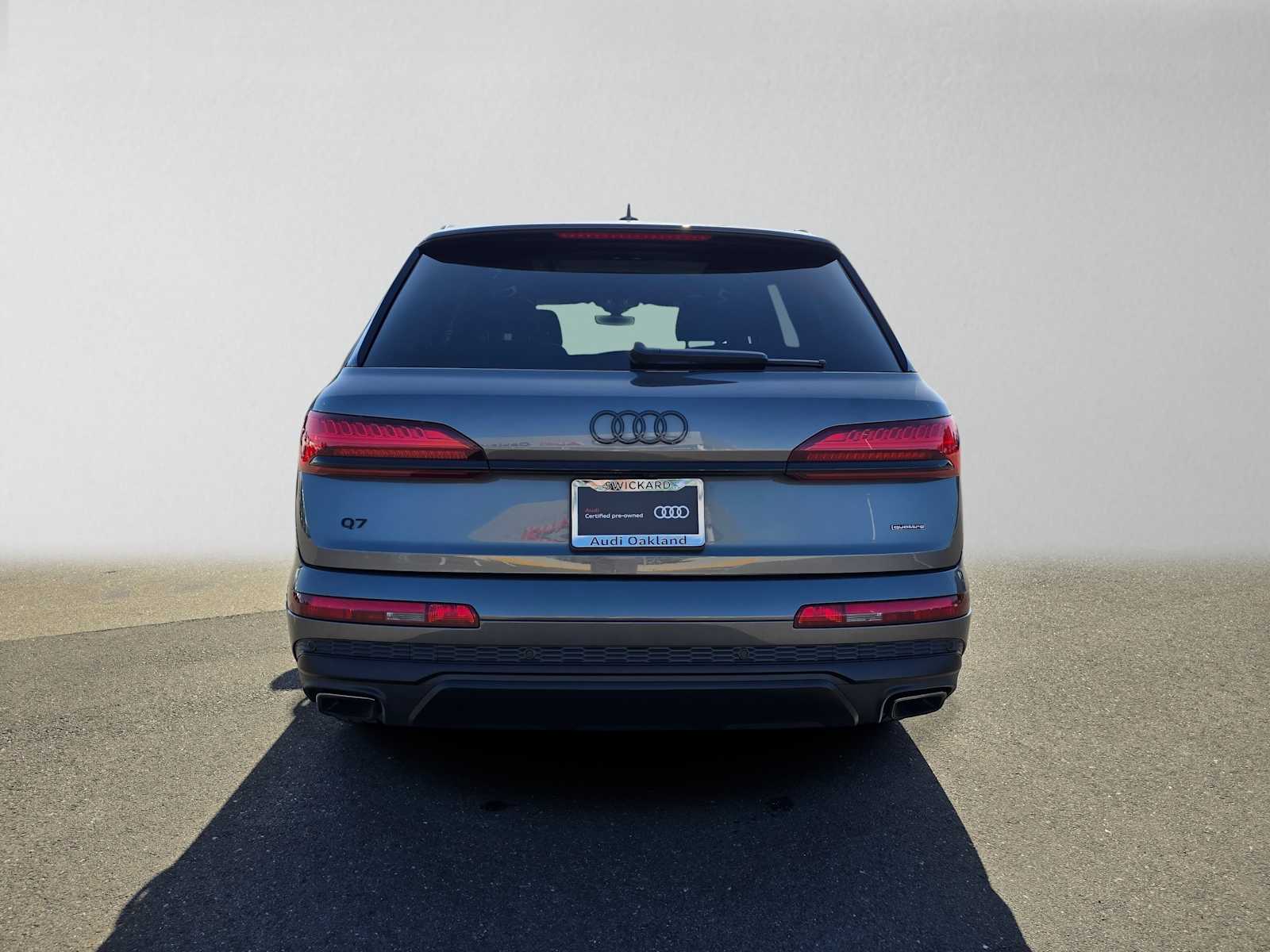 View vehicle photo 4