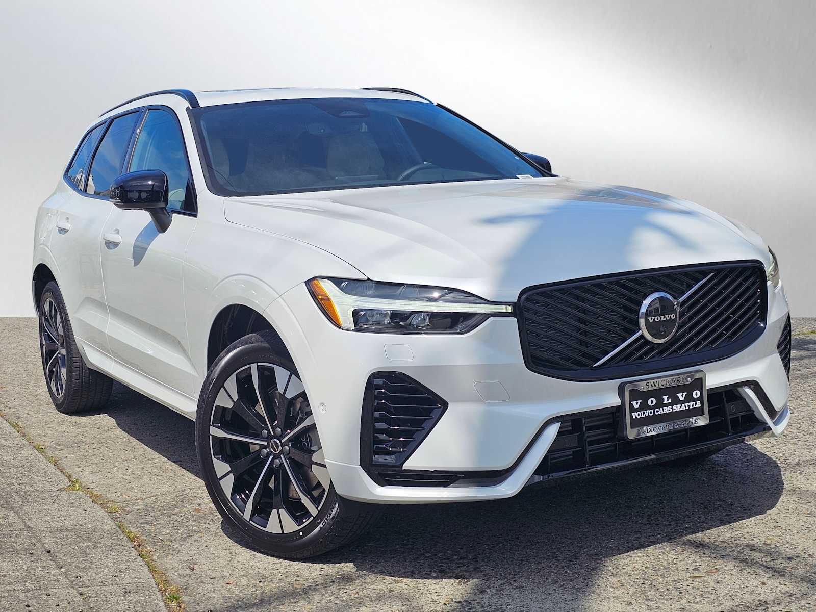 CRYSTAL WHT PRL 2026 Volvo XC60 SUV / Crossover All-Wheel Drive Automatic