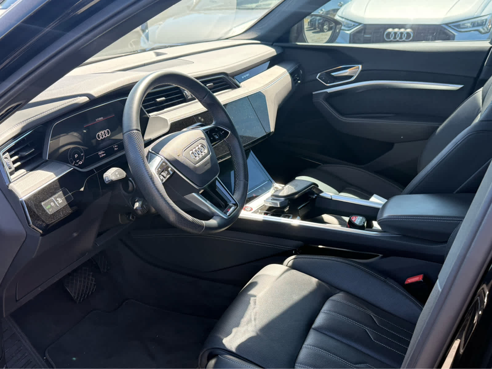 View vehicle photo 5