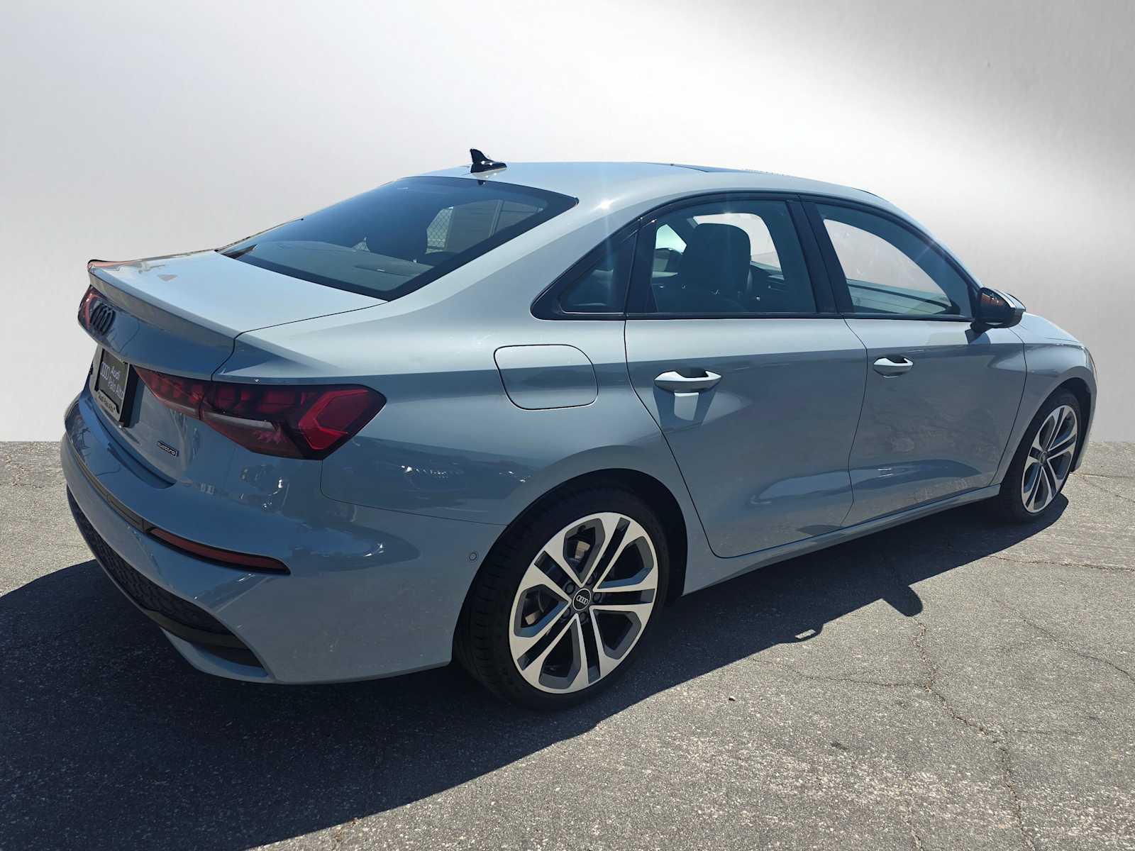 View vehicle photo 3