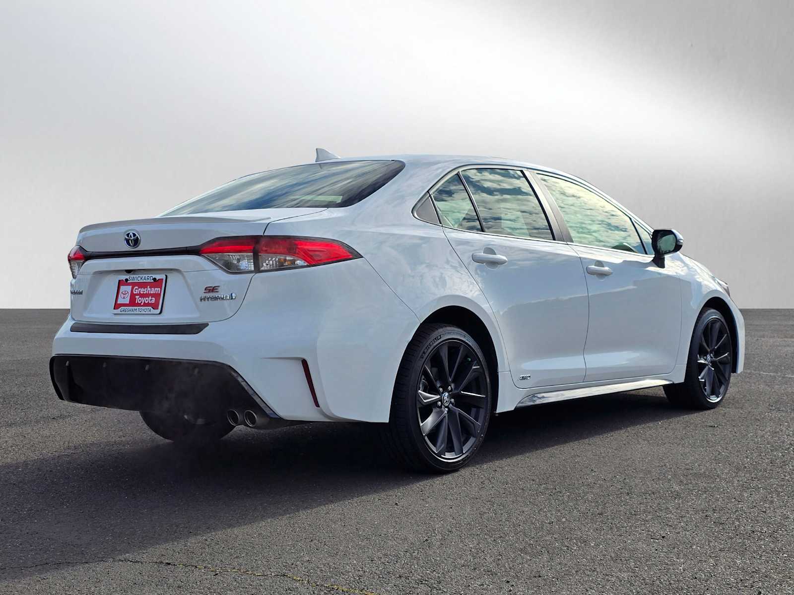 View vehicle photo 3