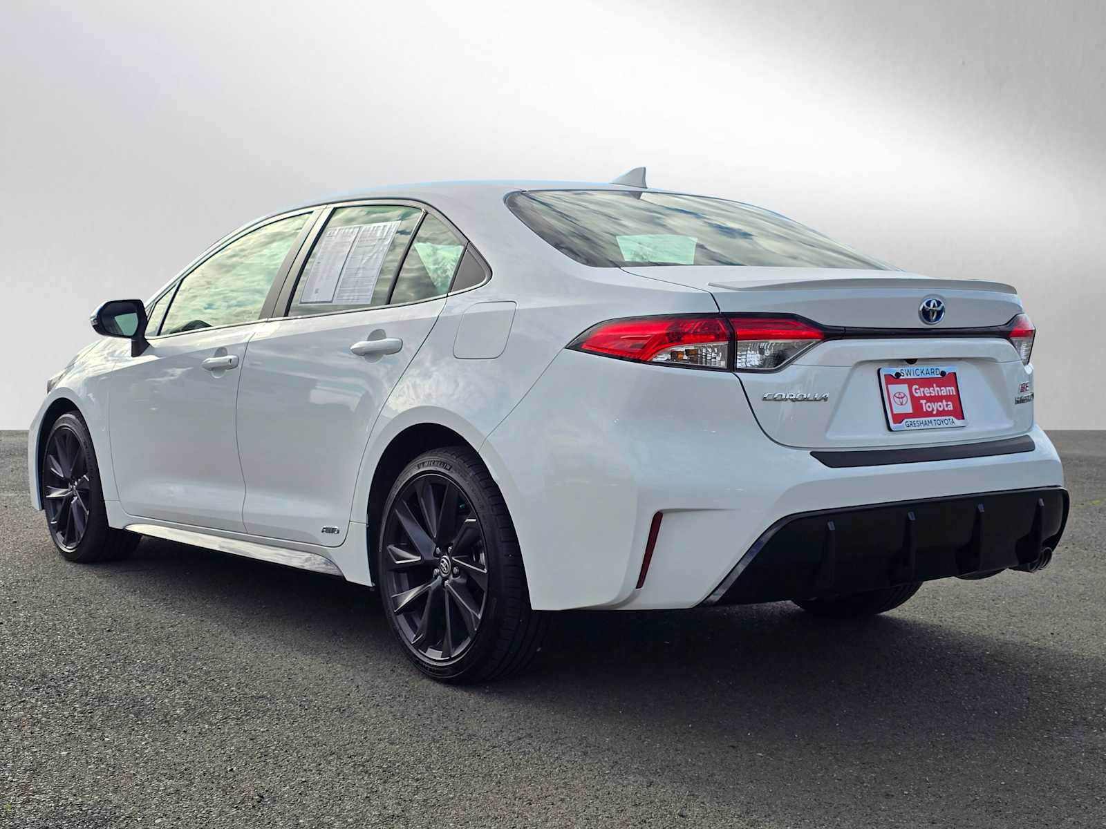 View vehicle photo 5