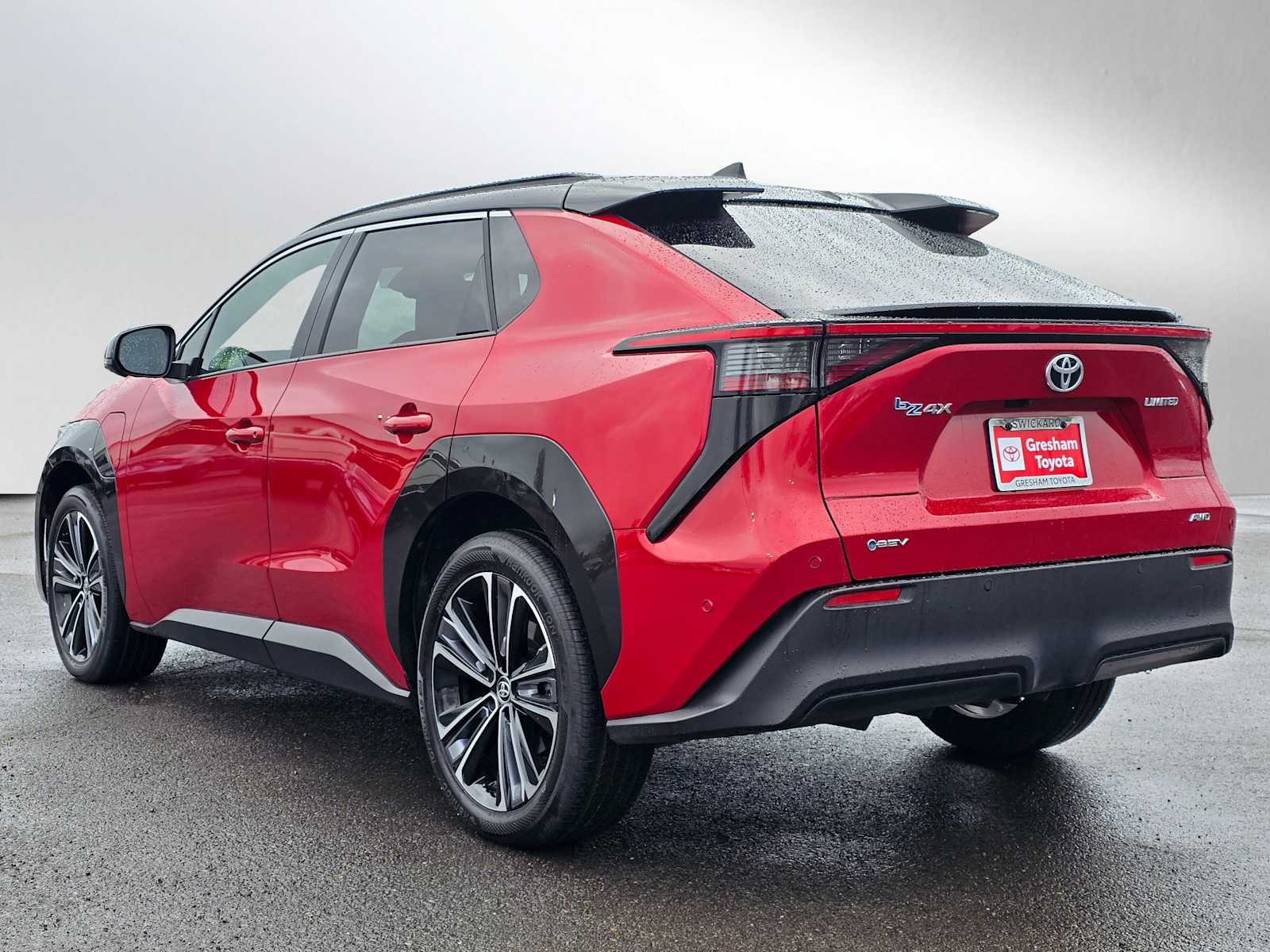 View vehicle photo 5