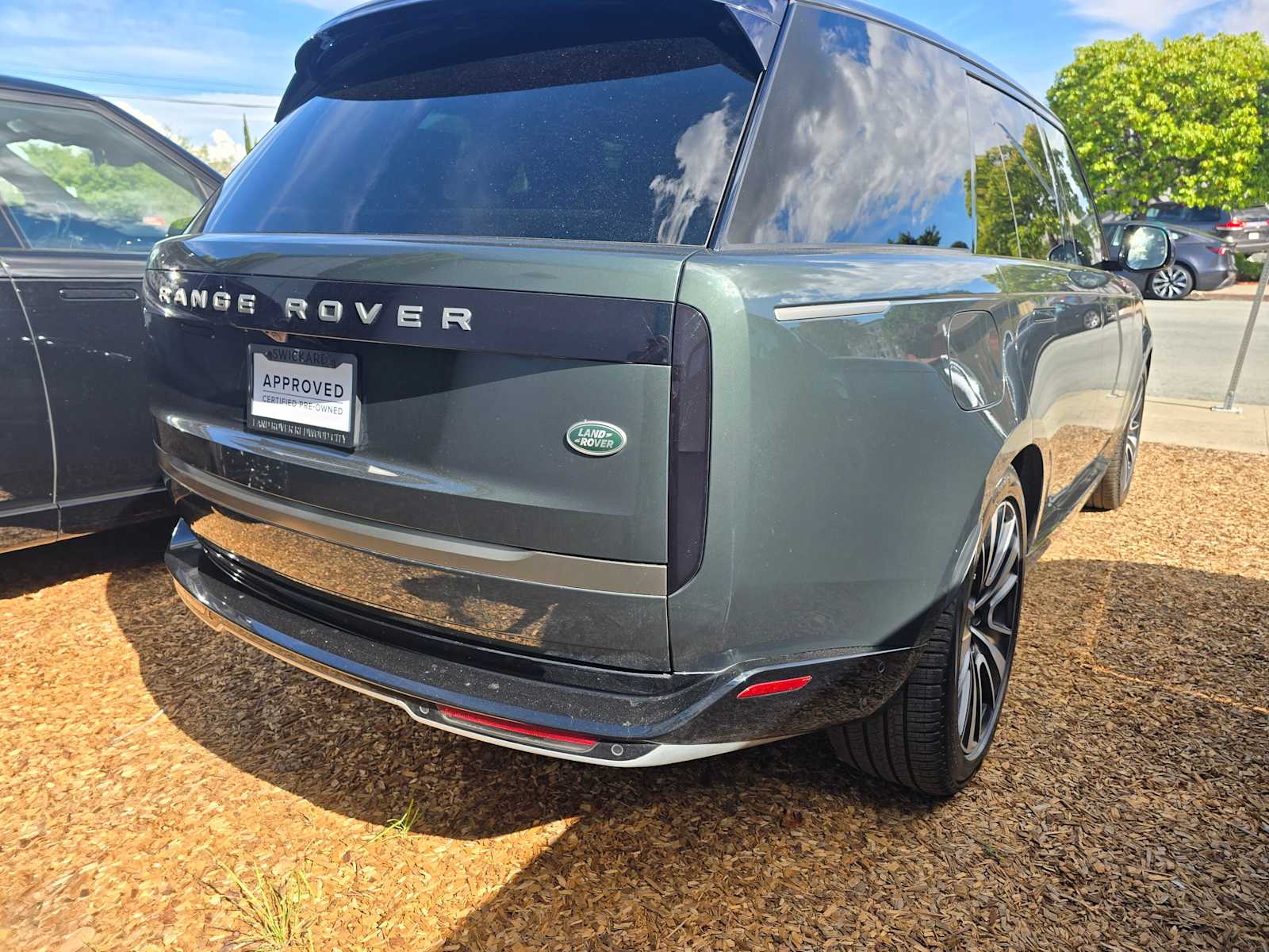 View vehicle photo 3