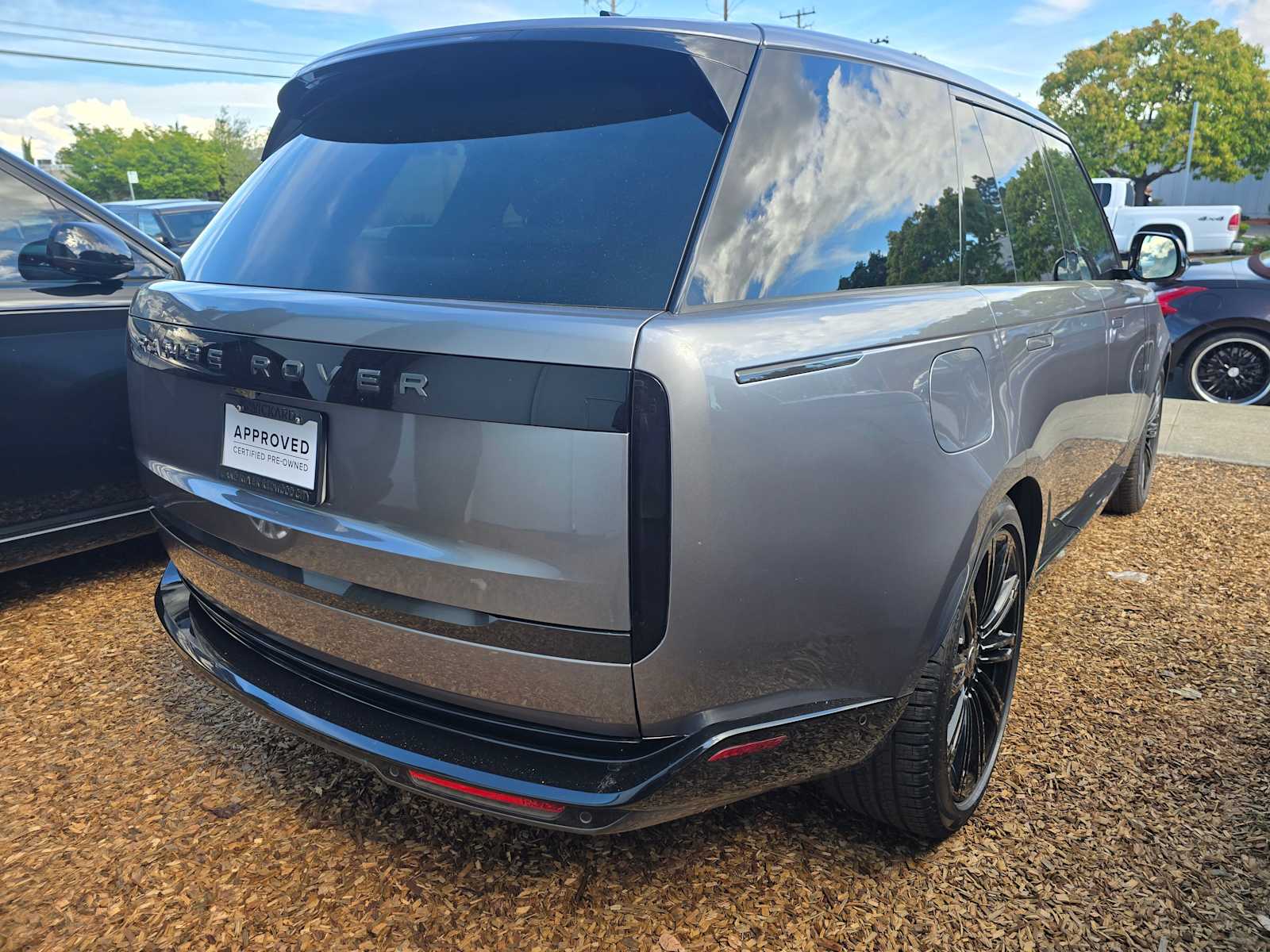 View vehicle photo 3