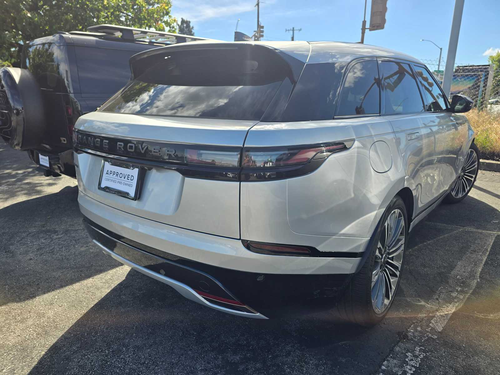 View vehicle photo 3