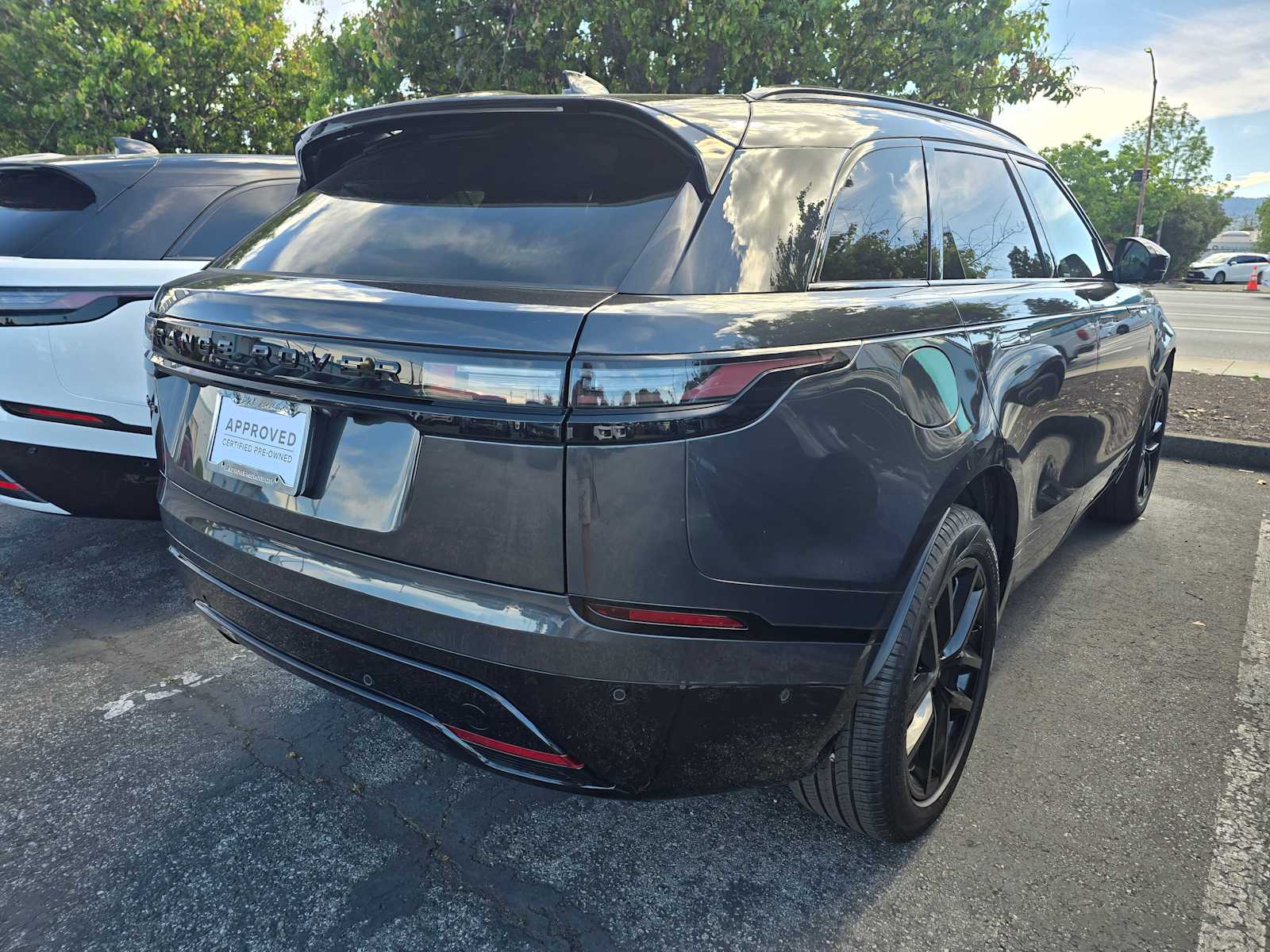View vehicle photo 3
