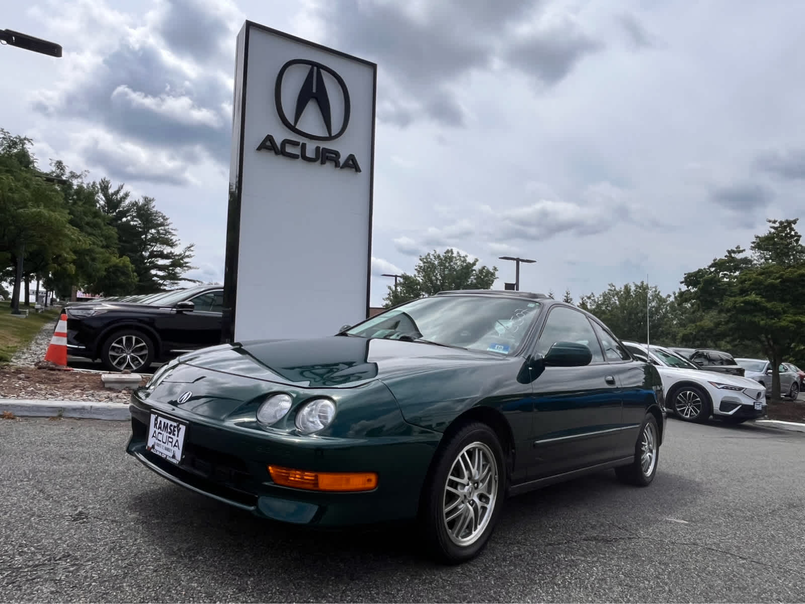 Green 2001 Acura Integra Hatchback Front-Wheel Drive 4-Speed Automatic