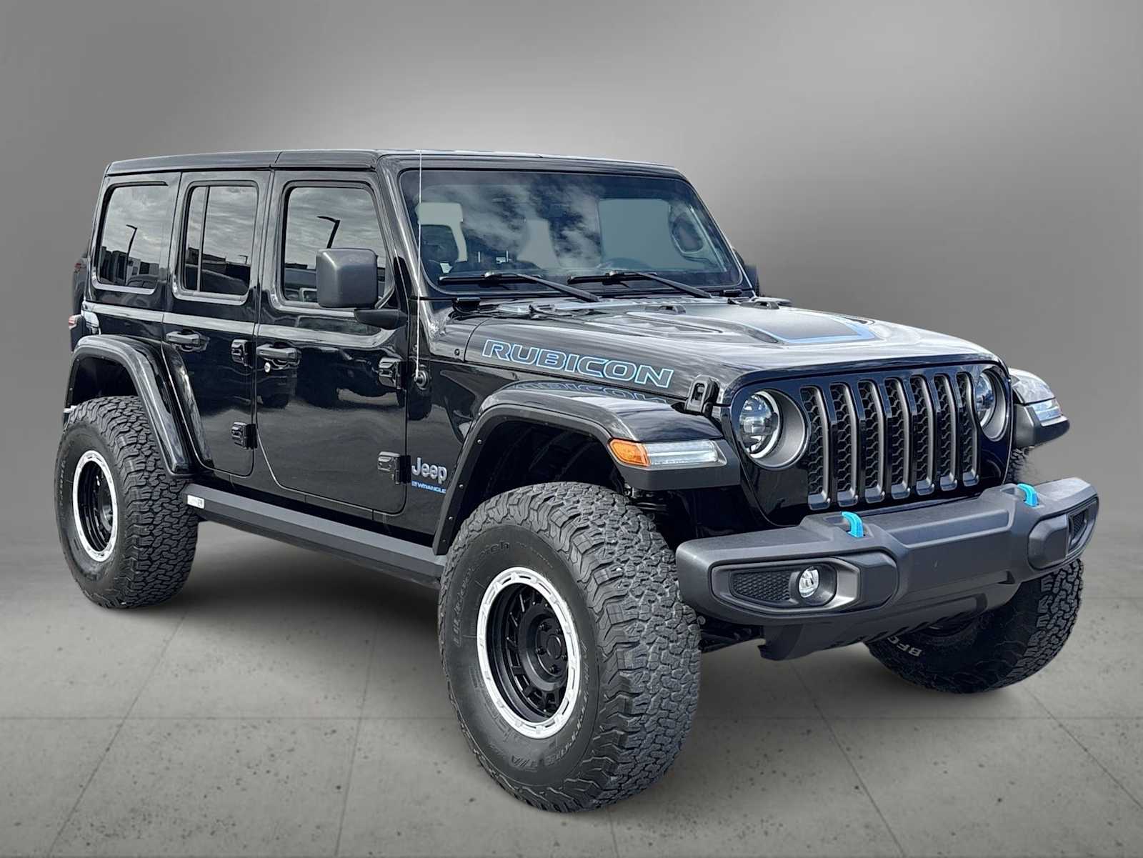 View vehicle photo 3