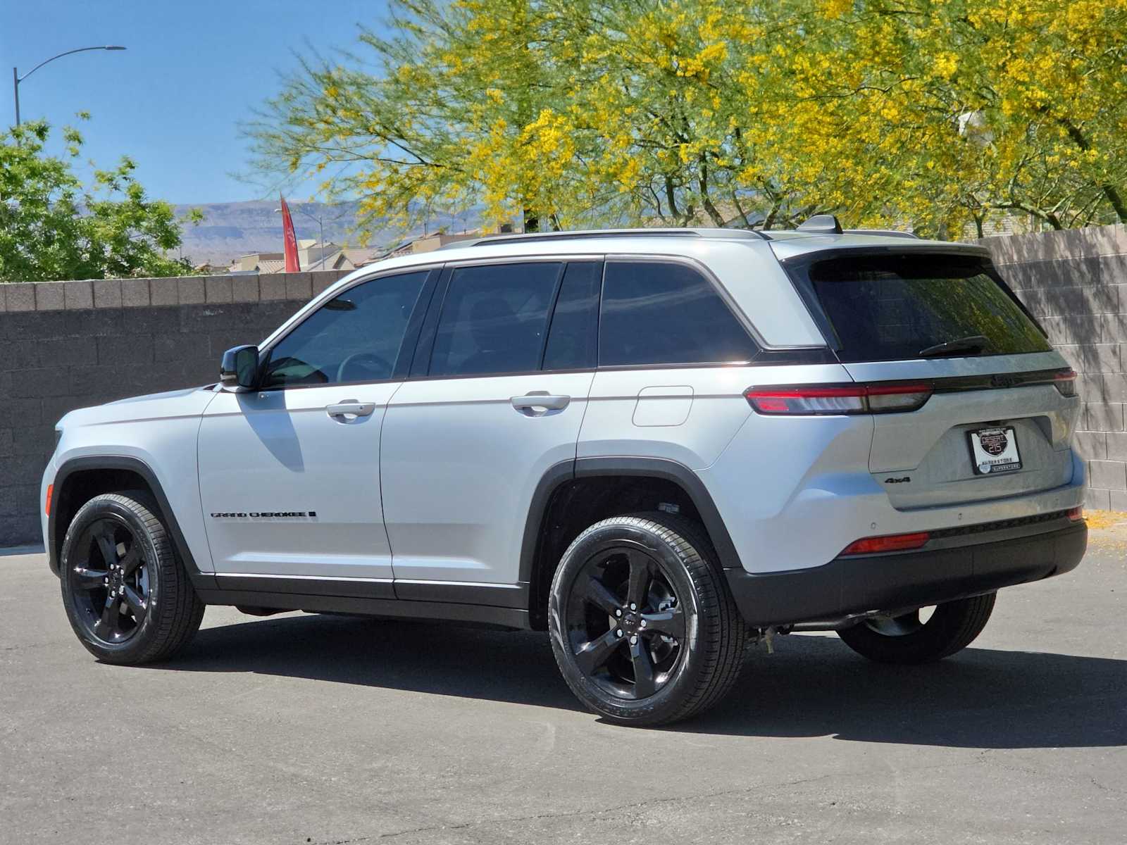 View vehicle photo 7