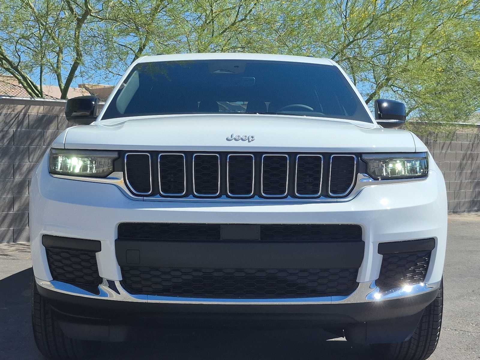 View vehicle photo 3