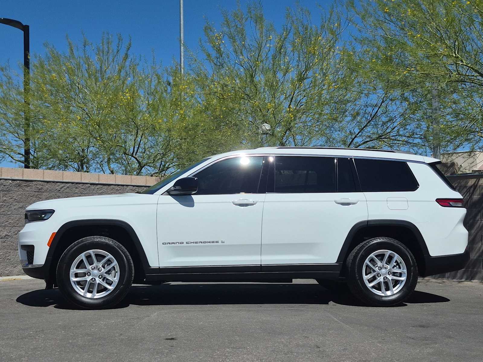 View vehicle photo 5