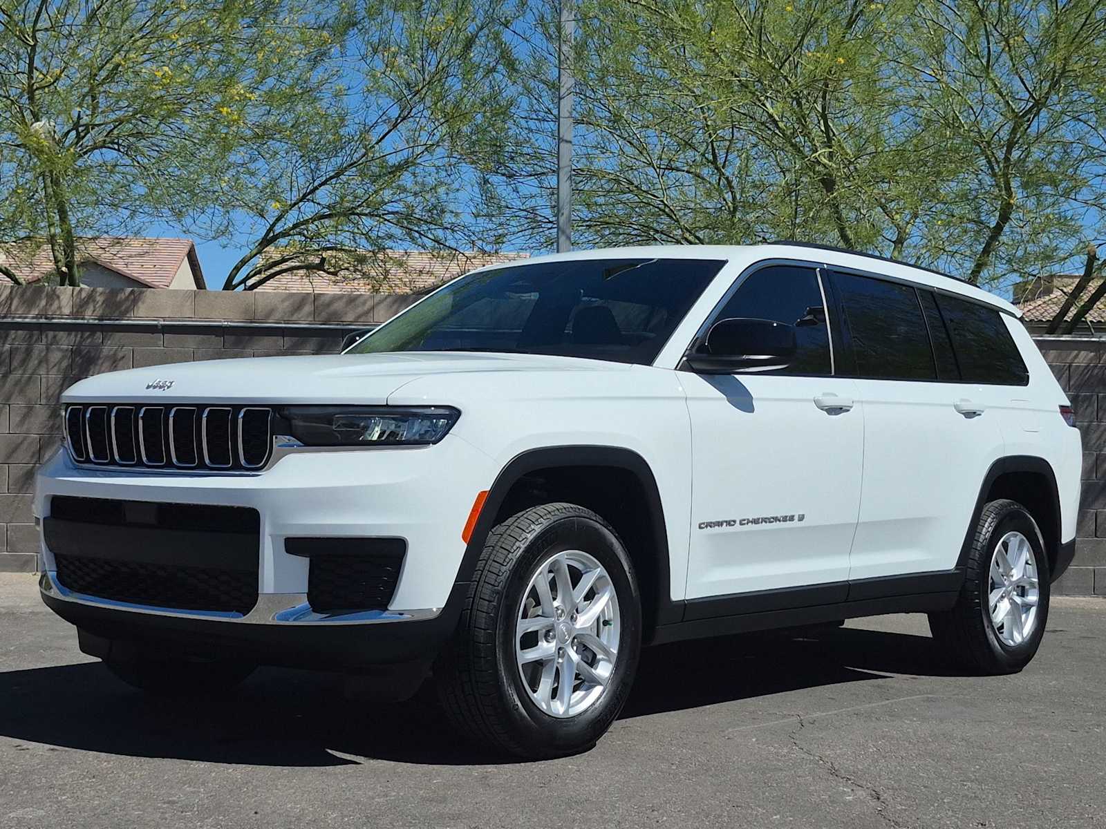 View vehicle photo 4