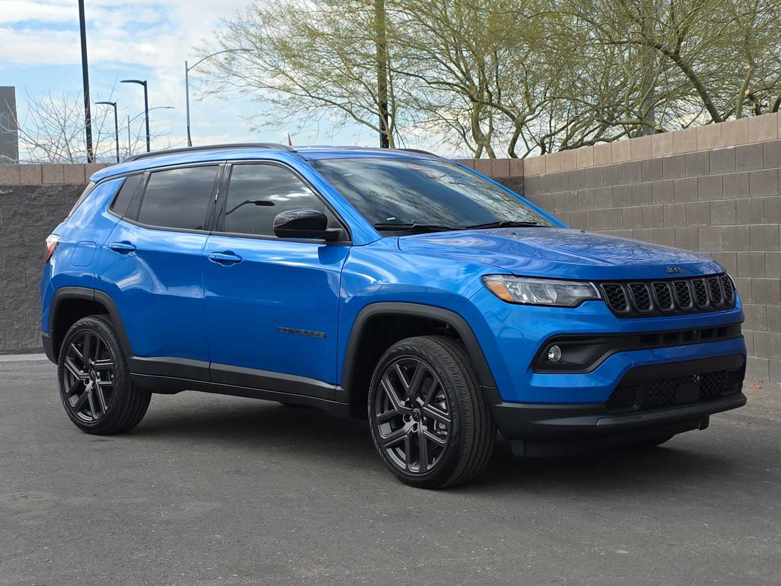 View vehicle photo 2
