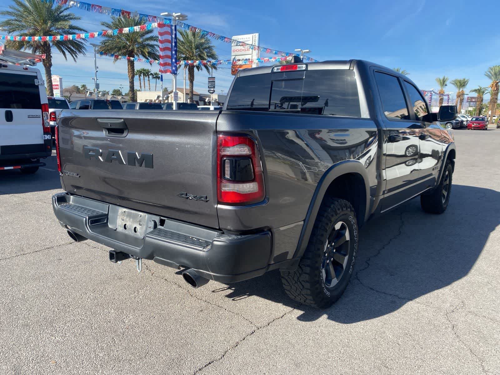 View vehicle photo 7