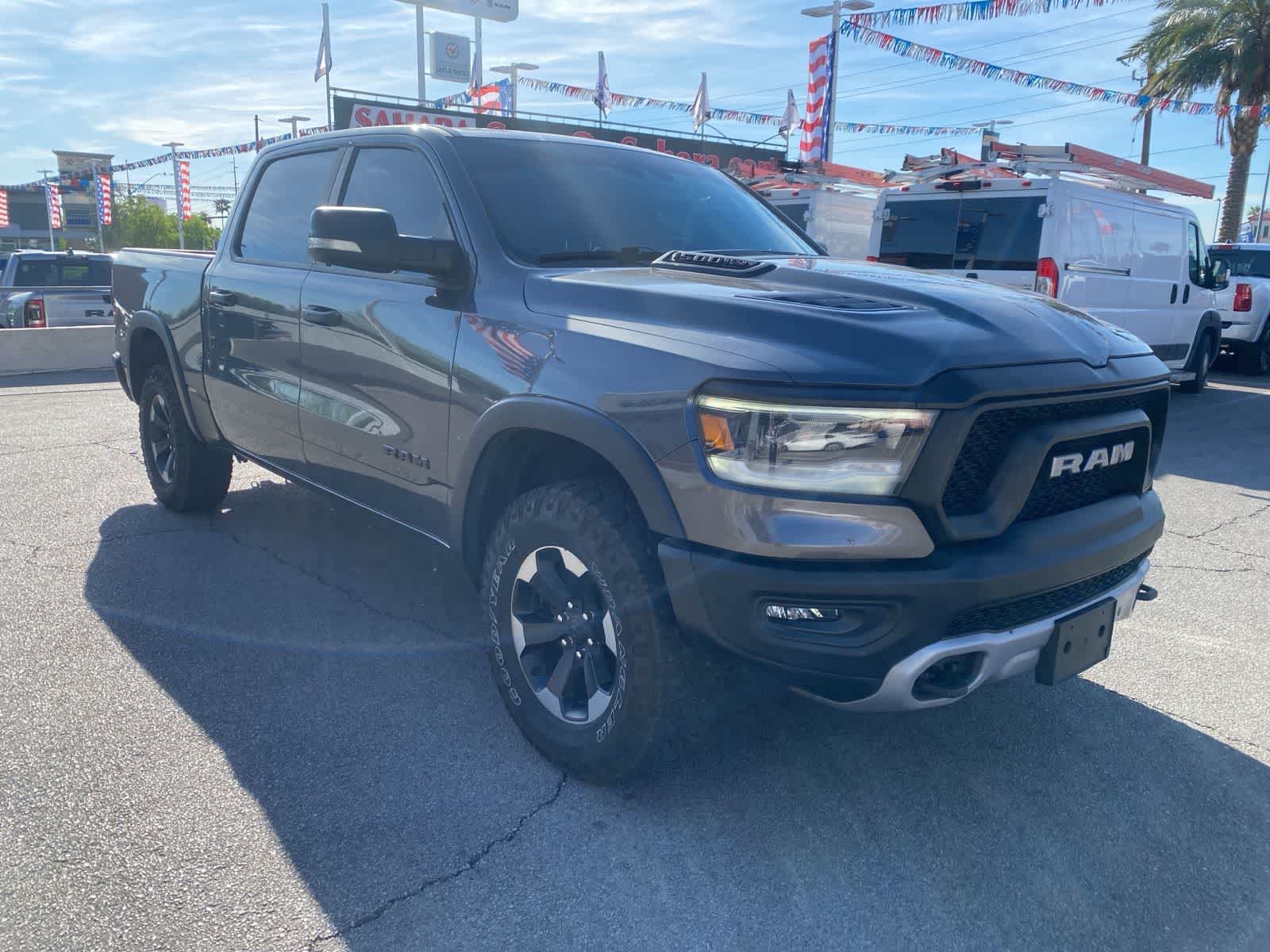 View vehicle photo 4