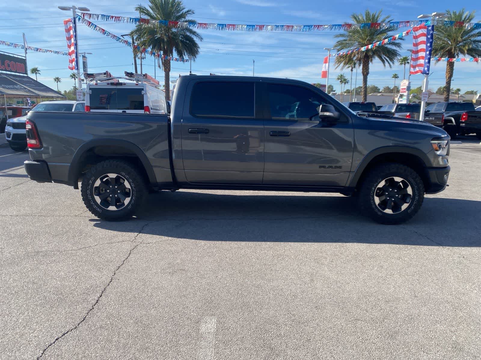 View vehicle photo 5