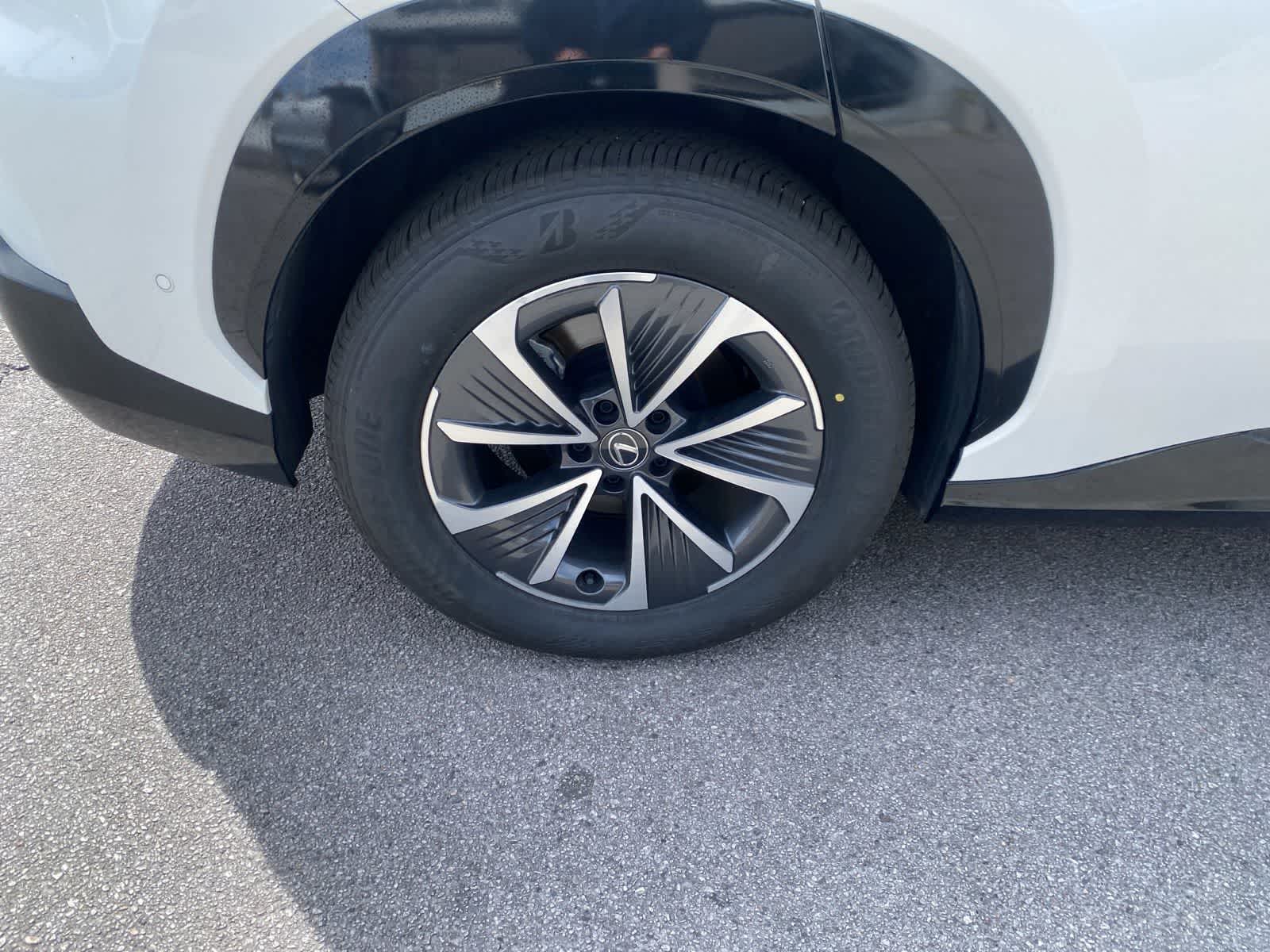 View vehicle photo 6