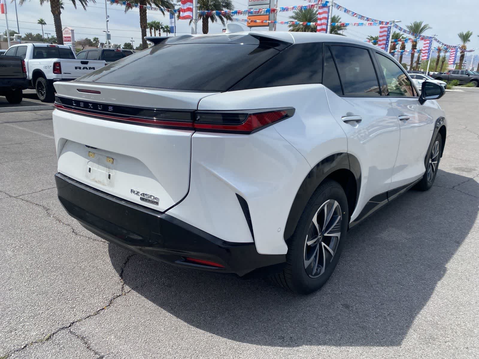 View vehicle photo 7