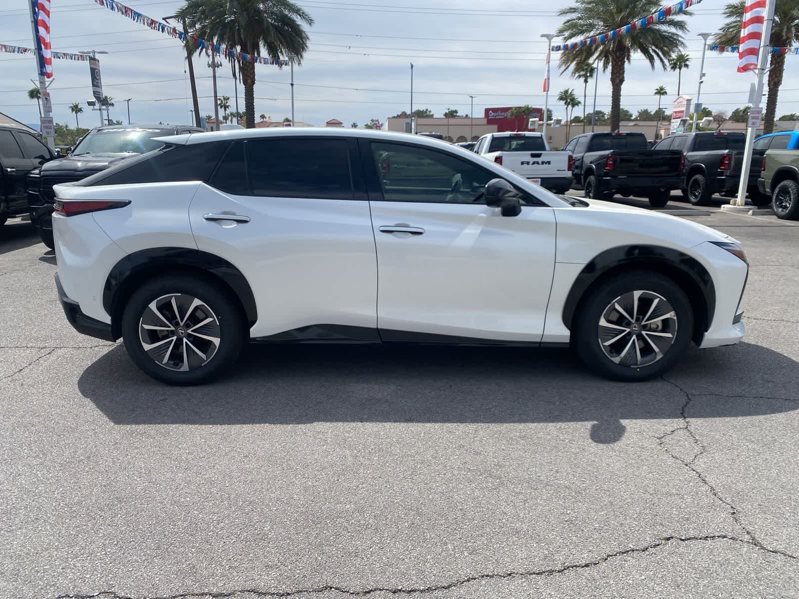 View vehicle photo 5