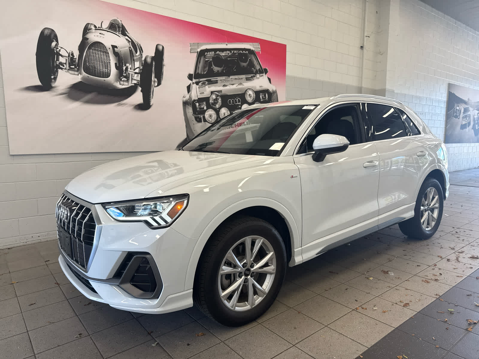 Glacier White Metallic 2024 Audi Q3 quattro Premium S Line 45 TFSI SUV / Crossover All-Wheel Drive 8-Speed Automatic
