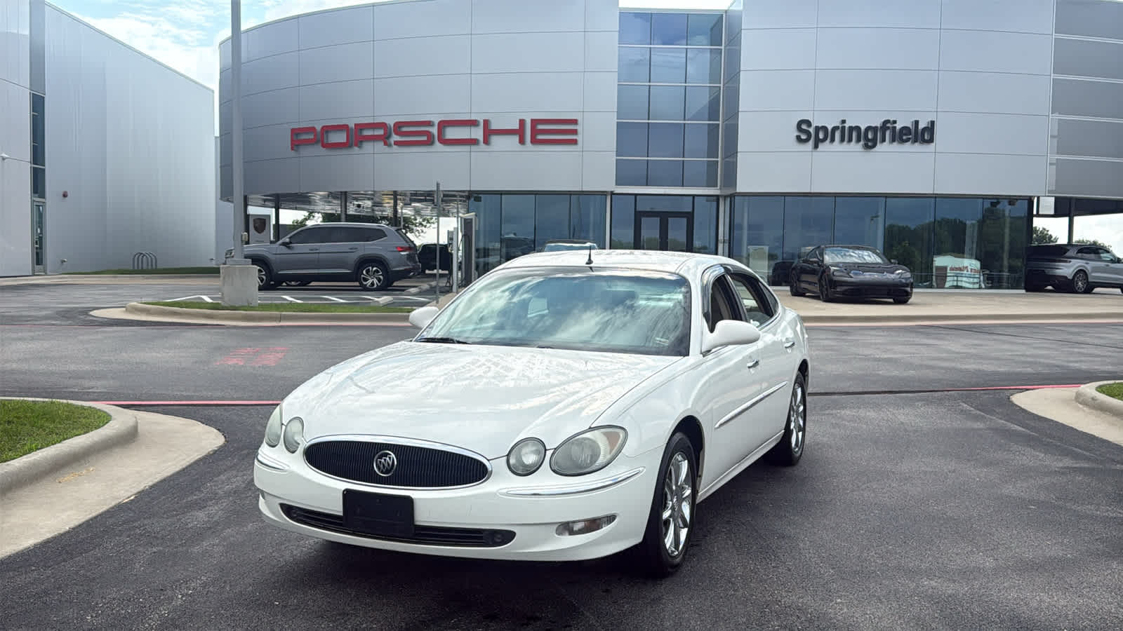 White Opal 2005 Buick LaCrosse Sedan Front-Wheel Drive 4-Speed Automatic