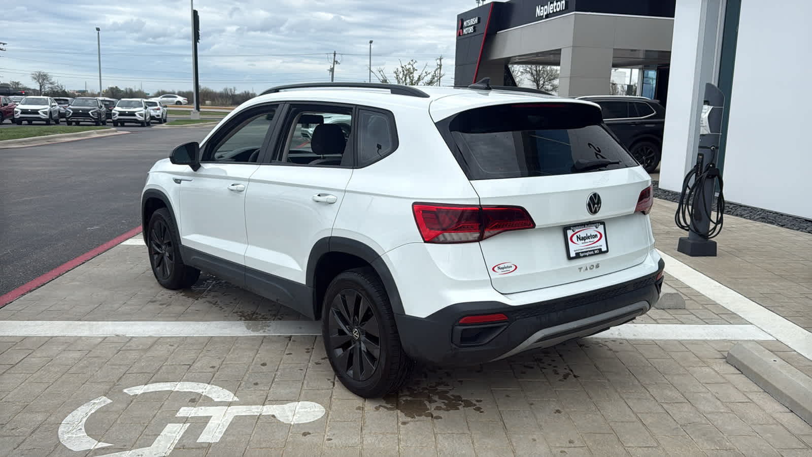 View vehicle photo 4