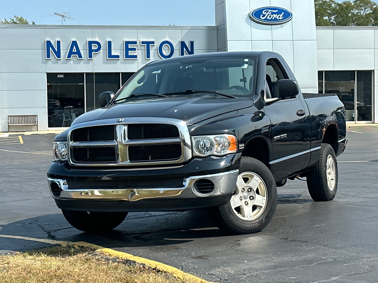 2005 Dodge Ram 1500 SLT 2dr Reg Cab 120.5 WB 4WD 2