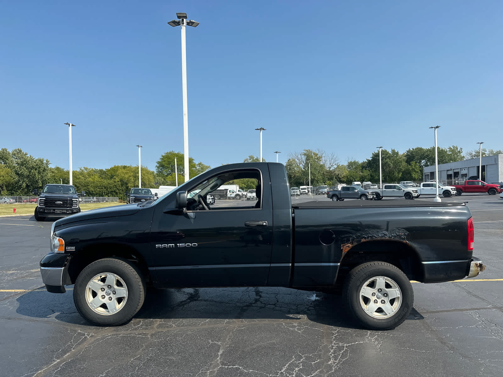 2005 Dodge Ram 1500 SLT 2dr Reg Cab 120.5 WB 4WD 5